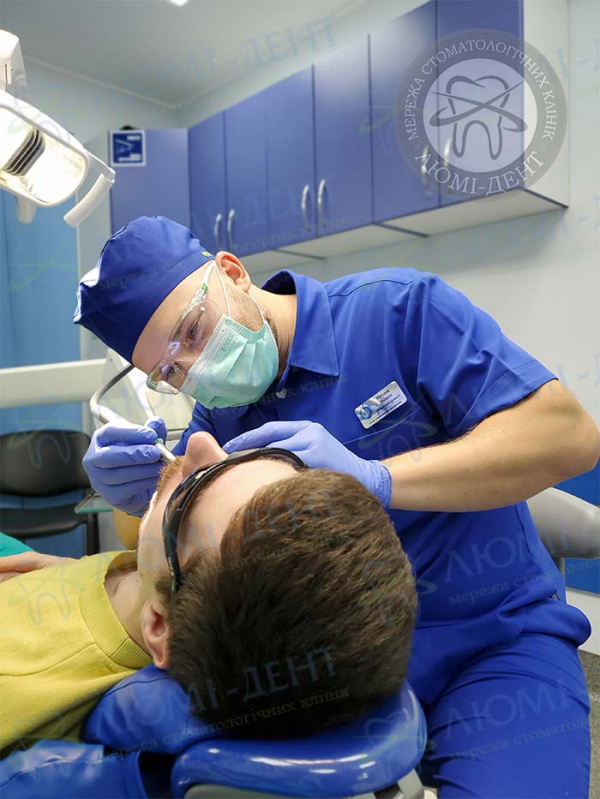 Что делает зубной врач фото ЛюмиДент